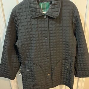 Larry Levine women’s Black Quilted Sport Jacket pockets & snaps Size Large.